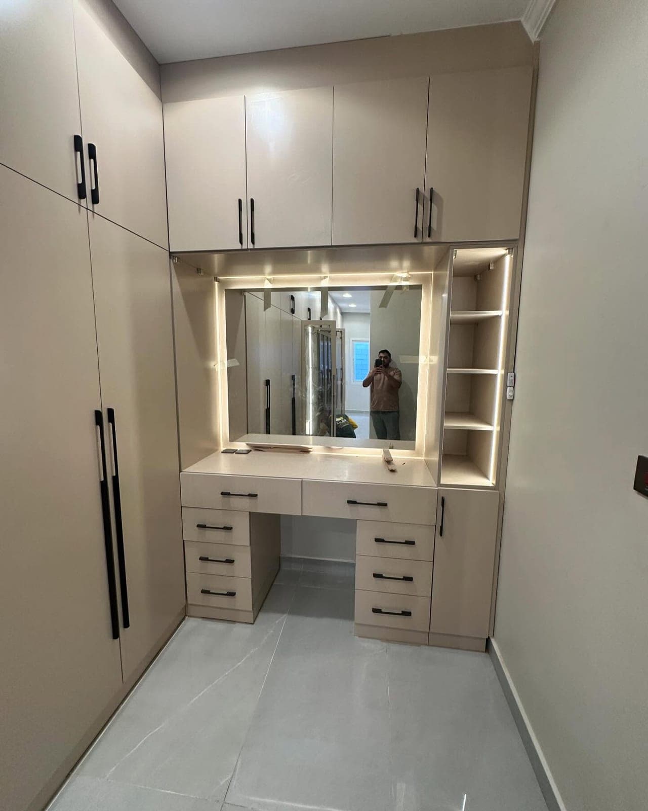 Dressing Units & Vanity Tables